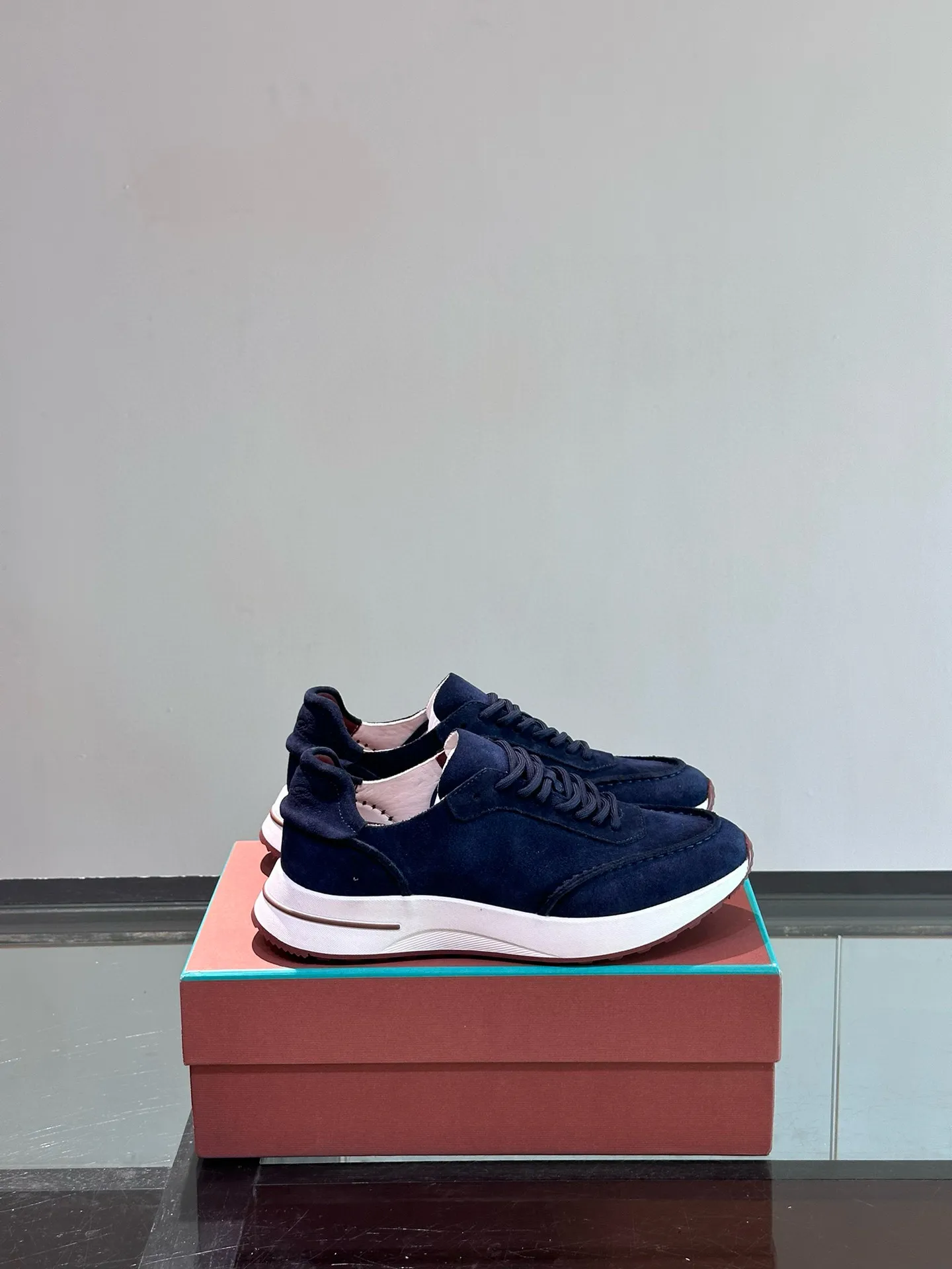 Factory price: 540💰Loro men's shoes💰iana niche Loro classic jogging shoes, men's lace-up casual shoes and sneakers, high-quality lightweight and comfortable fabrics, suitable for outdoor leisure, the color scheme is young and energetic, and it looks great with sportswear or casual suits! Size: 39-46 (customized sizes of 45 and 46 are non-refundable)